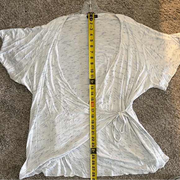 Lane Bryant 22/24 white/light blue Wrap Blouse - Picture 4 of 8